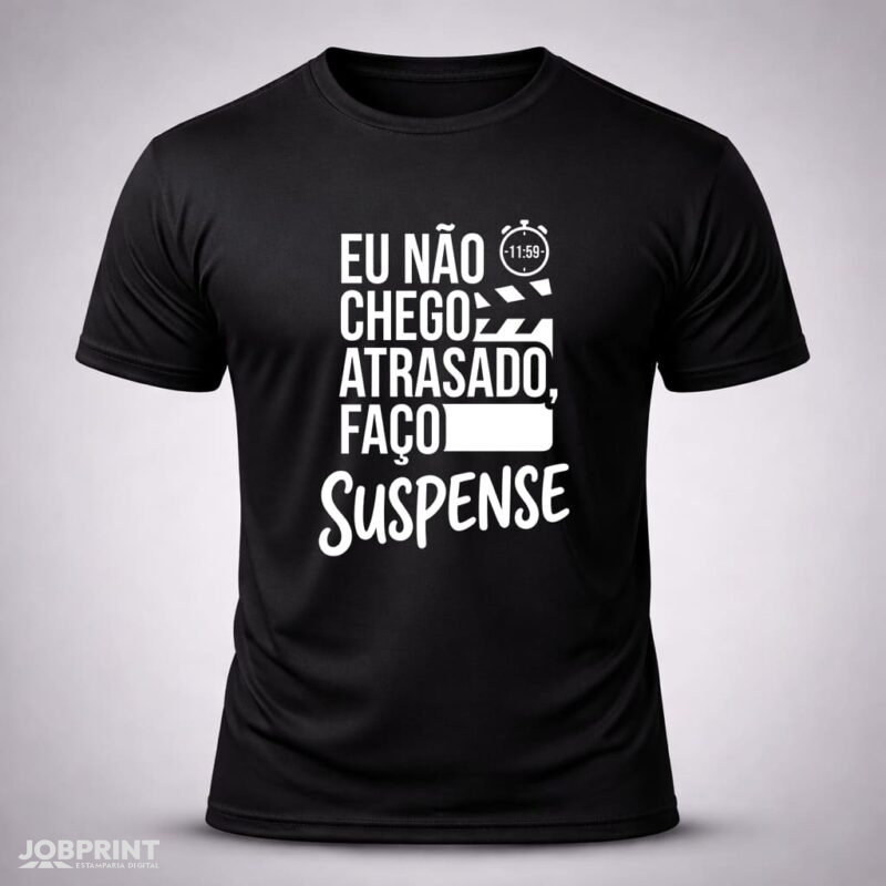 Camiseta Preta Eu Não Chego Atrasado, Faço Suspense.