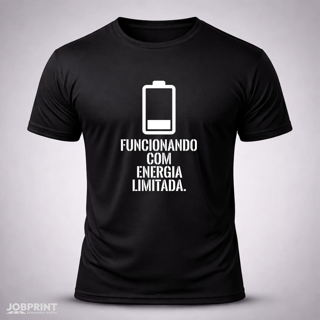Camiseta Preta Funcionando com Energia Limitada Camiseta Preta Funcionando com Energia Limitada