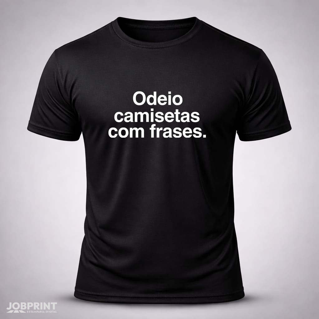 Camiseta Preta Odeio camisetas com frases. Camiseta Preta Odeio camisetas com frases.